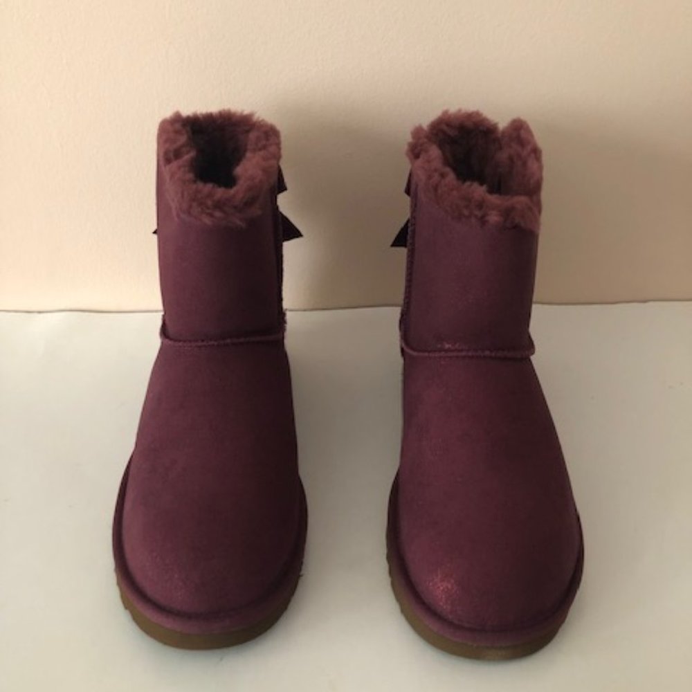 UGG Mini Bailey Bow Glimmer Metallic Suede Boot. Size: 8 - Picture 3 of 13
